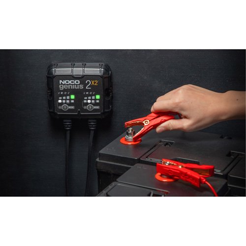 Genius&reg; 2X2 2-Bank, 4-Amp Battery Charger Auto-Cam