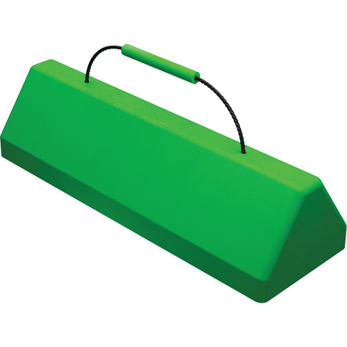 Cale de roue pour avion Checkers Safety SafeRay avec poign&eacute;e &agrave; c&acirc;ble, Ur&eacute;thane, Vert fluorescent, 24" la x 8" p x 6" h Auto-Cam
