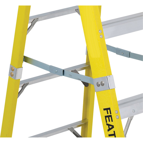 Industrial Heavy-Duty Stepladders (6400 Series), 4', Fibreglass, 300 lbs. Capacity, Type 1A Auto-Cam
