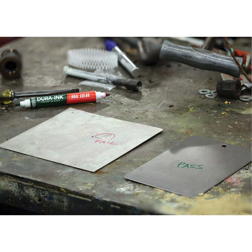 Marqueur &agrave; encre permanente et double couleur Markal Dura-Ink, Vert/Rouge, Pointe Ronde Auto-Cam