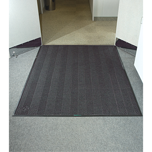 Tapis WaterHog Max Classic &agrave; motif chevrons, Essuie-pieds/grattoir, 3' x 20' x 3/8", Cendre grise Auto-Cam