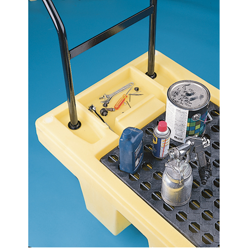 Chariots Poly-Spillcart, 66,5" lo x 29" la x 43,9" h, Cap. de d&eacute;versement 57 gal. US Auto-Cam