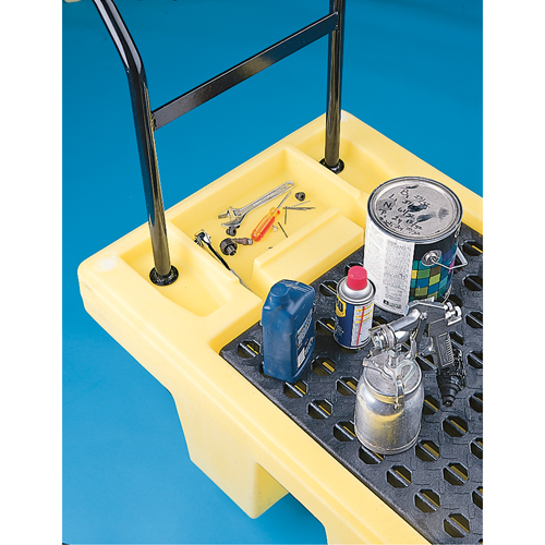 Chariots Poly-Spillcart, 66,5" lo x 29" la x 43,9" h, Cap. de d&eacute;versement 57 gal. US Auto-Cam