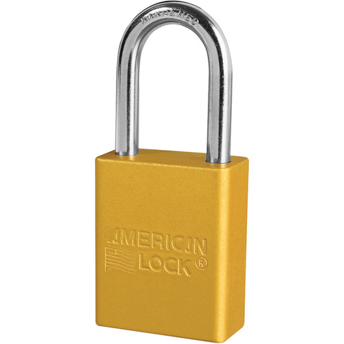 Cadenas de s&eacute;curit&eacute; American Lock, Jaune, Cl&eacute;s identiques, Aluminium, Largeur de 1-1/2" Auto-Cam