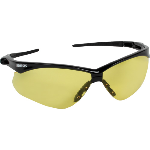 Lunettes de s&eacute;curit&eacute; Nemesis de Kleenguard, Lentille Ambr&eacute;e, ANSI Z87+/R&eacute;pond ou surpasse la norme CSA Z94.3 Auto-Cam