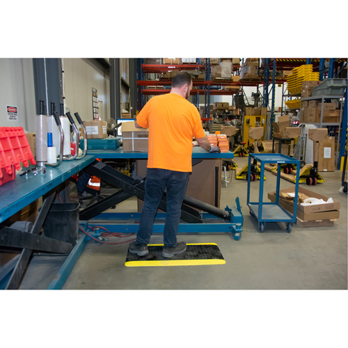 Tapis antifatigue, Losange, 1-2/3' x 3-1/4' x 3/4", Noir/Jaune, Polyur&eacute;thane Auto-Cam