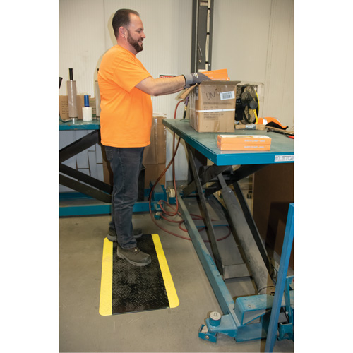 Tapis antifatigue, Losange, 1-2/3' x 3-1/4' x 3/4", Noir/Jaune, Polyur&eacute;thane Auto-Cam