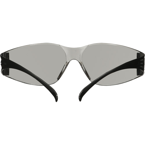 Lunettes de protection de s&eacute;rie 100 SecureFit, Lentille Gris/Int&eacute;rieur/ext&eacute;rieur, Antibu&eacute;e/Anti-&eacute;gratignures, ANSI Z87+/R&eacute;pond ou surpasse la norme CSA Z94.3 Auto-Cam