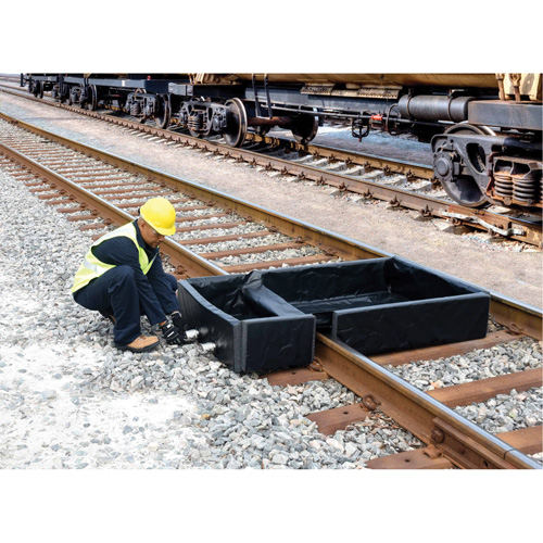 Berme Ultra-Track Berm, Capacit&eacute; 144 gal. US, 4' la x 6' lo x 12" h, Paroi en mousse Auto-Cam