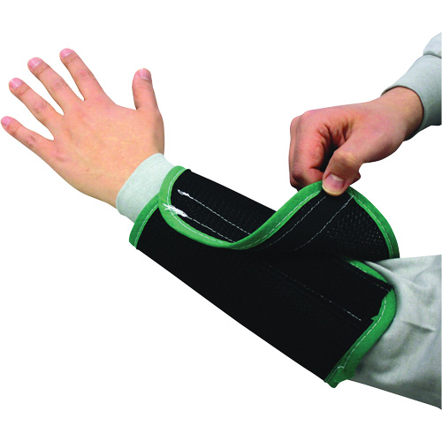 Manchette en maille de canne &agrave; double &eacute;paisseur Kut Gard, Nylon, 9", ASTM ANSI niveau A4, Noir Auto-Cam