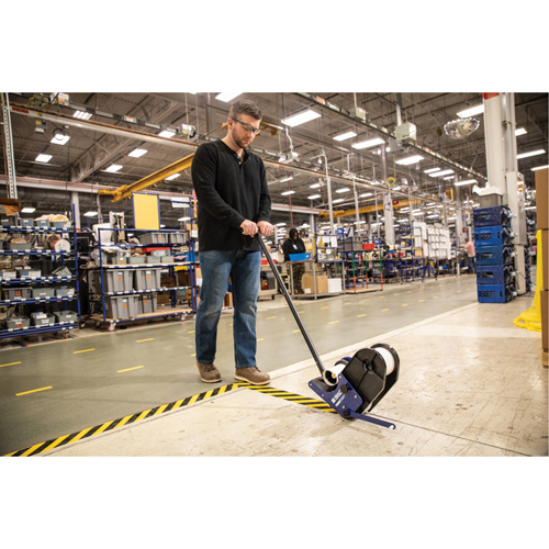 Ruban de marquage pour plancher ToughStripe Max, 2" x 100', Polyester, Noir et jaune Auto-Cam