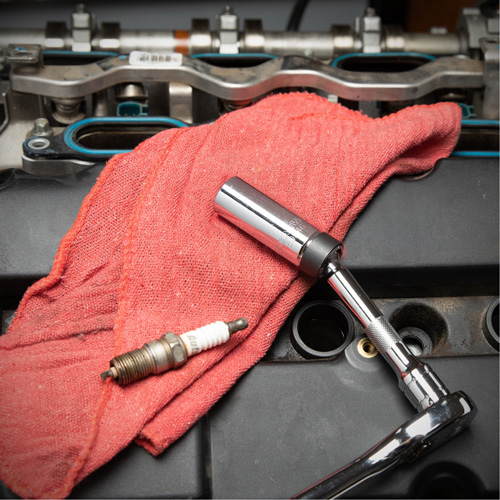 Douille magn&eacute;tique pivotante &agrave; six pans pour bougie d'allumage  Auto-Cam