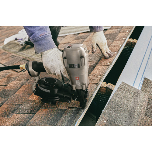 Cloueuse pneumatique &agrave; rouleau 15° pour toiture Auto-Cam