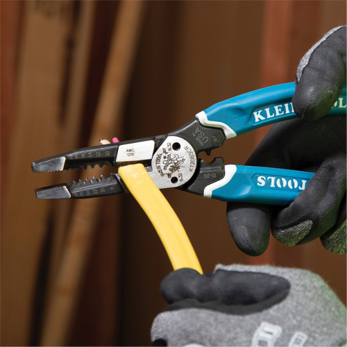 Outil polyvalent Klein-Kurve pour d&eacute;nuder, couper et sertir les fils, 8-1/4" lo, 8 - 20 AWG Auto-Cam