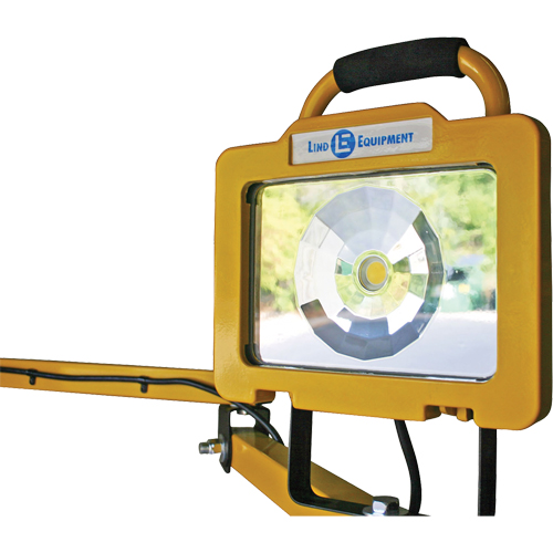 Lampe robuste pour quais, Bras 40", 38 W, Ampoule DEL, M&eacute;tal Auto-Cam