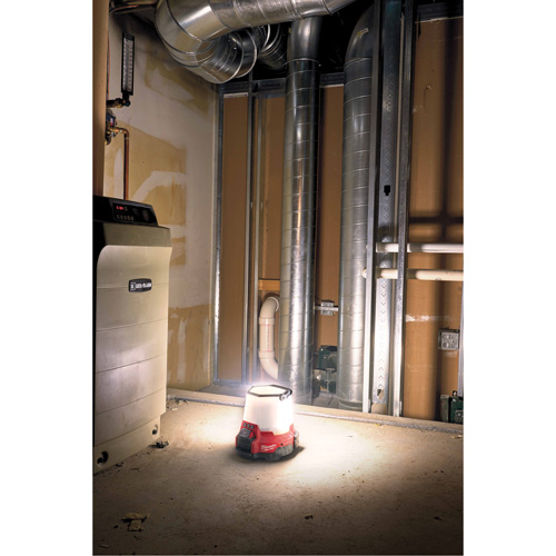 Lampe de chantier compacte M18 RADIUS avec ONE-KEY, DEL, 4400 lumens Auto-Cam