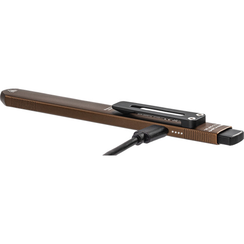 Lampe de poche Wedge SL avec couvercle, 500 lumens, Piles Rechargeable Auto-Cam