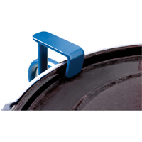 Manipulateurs de baril Gator Grip pour chariot &eacute;l&eacute;vateur, Pour 30 gal. US (25 gal. imp.) / 50 gal. US (41.6 gal. imp.) / 80 gal. US (66.6 gal. imp.) Auto-Cam