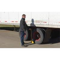 Cale de roue avec poign&eacute;e ergonomique, Acier, Jaune, 8" la x 10-3/4" p x 9-1/8" h Auto-Cam