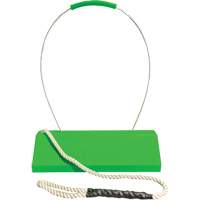Cale de roue pour avion Checkers Safety SafeRay avec poign&eacute;e ergonomique &agrave; cordage en boucle, Ur&eacute;thane, Vert fluorescent, 24" la x 8" p x 6" h Auto-Cam