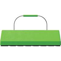 Cale de roue pour avion Checkers Safety SafeRay avec poign&eacute;e &agrave; c&acirc;ble & patin en caoutchouc, Ur&eacute;thane, Vert fluorescent, 24" la x 8" p x 6" h Auto-Cam
