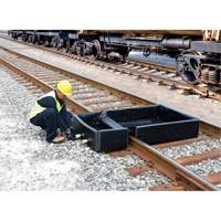 Berme Ultra-Track Berm, Capacit&eacute; 144 gal. US, 4' la x 6' lo x 12" h, Paroi en mousse Auto-Cam