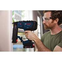 Ensemble cloueuse de finition de calibre 18 avec batterie Standard Power, 18 V, Lithium-ion Auto-Cam