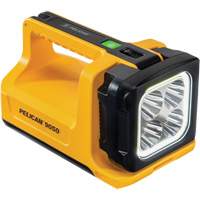 Lampe de poche lanterne haute performance 9050, DEL, 3369 lumens, 2,75 hres de fonctionnement, piles Rechargeable/AA, Compris XJ141 | Auto-Cam